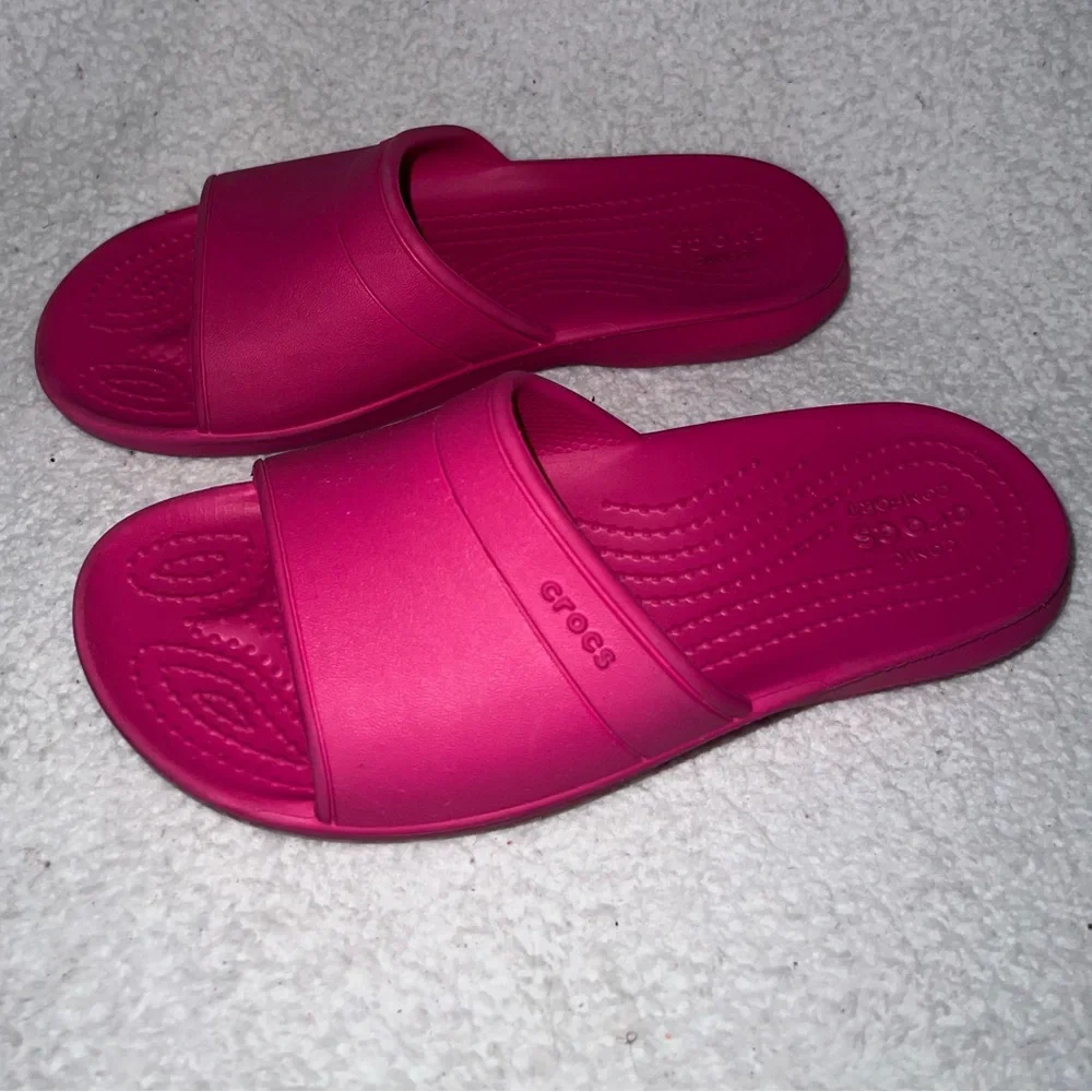 CROCS Kids Iconic Sandal Classic Flip Flop Slides | Size 2 | Pink |